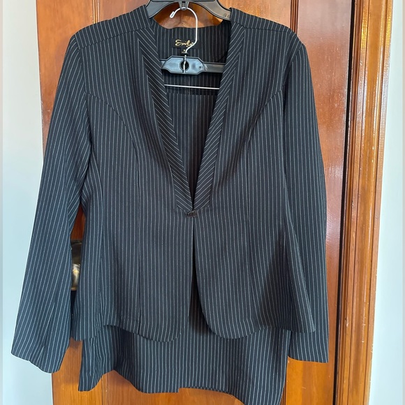 Elegant Black Pinstripe Two Piece Suit - Picture 1 of 6